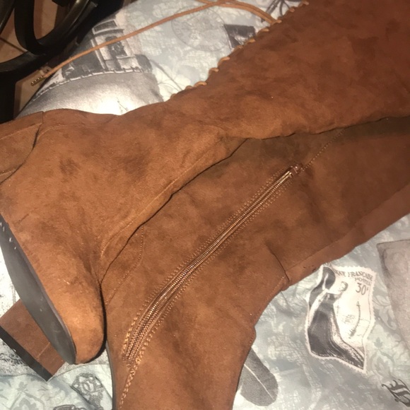 BOOTS - Picture 2 of 3